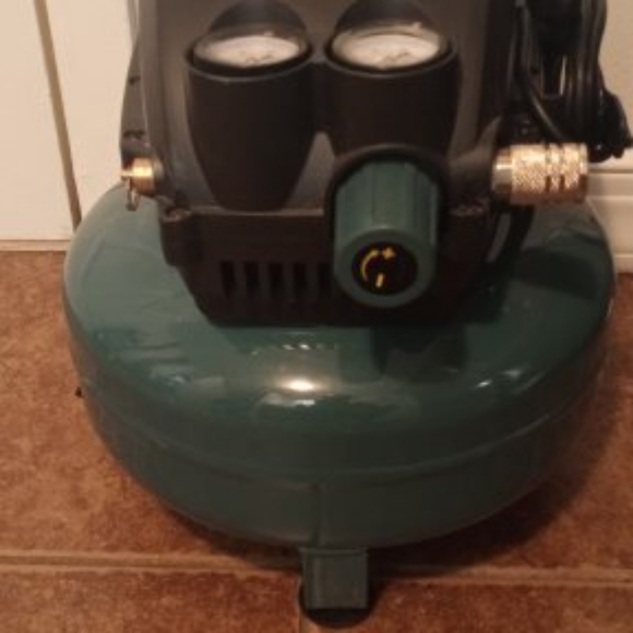 Air compressor - Picture 2 of 2